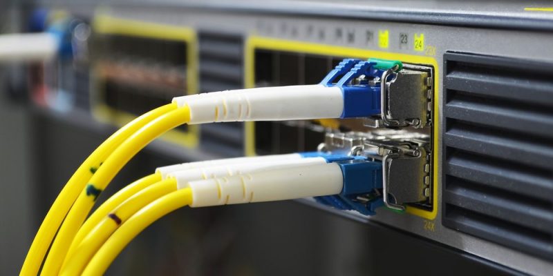 ¿Cuál es la diferencia entre Internet satelital e Internet por fibra optica?